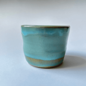 Ręcznie wykonana ceramiczna czarka, w kolorze błękitnym, idealna do kawy, herbaty