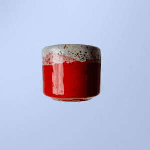 Ręcznie wykonana ceramiczna czarka, w kolorze czerwonym, idealna do degustacji kawy
