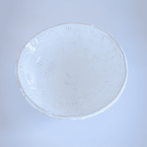 Ręcznie wykonana ceramiczna misa, w kolorze białym, idealna do serwowania owoców, sałatek lub jako ozdoba