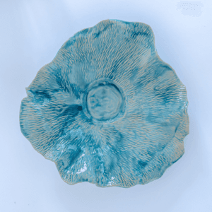 Ręcznie wykonana ceramiczna patera, w kolorze turkusowym, idealna na owoce lub jako ozdoba na stole