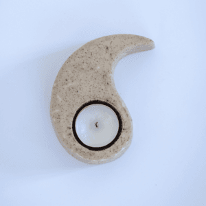 Ręcznie wykonany ceramiczny świecznik yin-yang na wkłady tealight, zestaw dwóch elementów w kontrastowych kolorach szarym oraz białym, dekoracja w stylu zen i boho