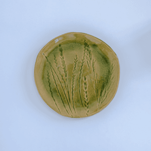 Ręcznie wykonany ceramiczny talerzyk, w kolorze zielonym, idealny do deserów lub przekąsek