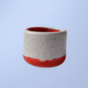 Ręcznie wykonana ceramiczna czarka, w kolorze szarym, idealna do degustacji kawy