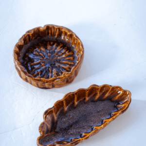 Ręcznie wykonana ceramiczna miseczka, w kolorze brązowym, idealna na biżuterie, drobiazgi lub jako ozdoba