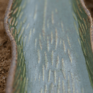 Ręcznie wykonana ceramiczna podstawka, w kolorze ciemno zielonym, w kształcie liścia, idealna pod kadzidło, biżuterie lub jak ozdoba