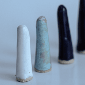 Ręcznie wykonany ceramiczny stojak na pierścionki, w kolorze morskim, idealny akcesorium do przechowywania pierścionków