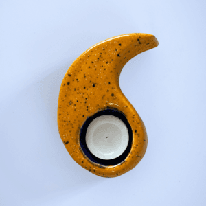 Ręcznie wykonany ceramiczny świecznik yin-yang na wkłady tealight, zestaw dwóch elementów w kontrastowych kolorach żółtym oraz granatowym, dekoracja w stylu zen i boho