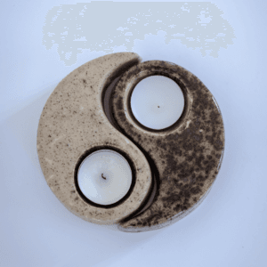 Ręcznie wykonany ceramiczny świecznik yin-yang, zestaw dwóch elementów w kontrastowych kolorach, dekoracja w stylu zen i boho