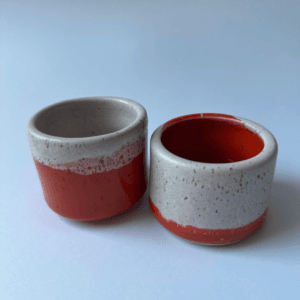Ręcznie wykonana ceramiczna czarka, w kolorze szarym, idealna do degustacji kawy