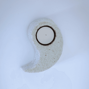 Ręcznie wykonany ceramiczny świecznik yin-yang, zestaw dwóch elementów w kontrastowych kolorach czerni i bieli, dekoracja w stylu zen i boho