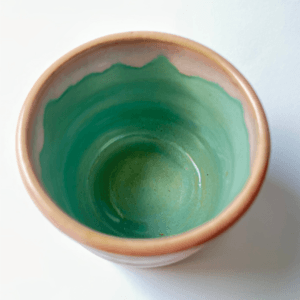 Ręcznie wykonana ceramiczna czarka, w kolorze różowym, idealna do kawy, espresso