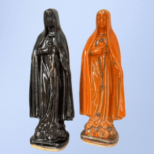 Ręcznie wykonana ceramiczna figurka Maryjka, w kolorze czarnym