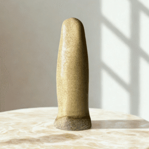 Ręcznie wykonany ceramiczny stojak na pierścionki, w kolorze beżowym, idealny akcesorium do przechowywania pierścionków