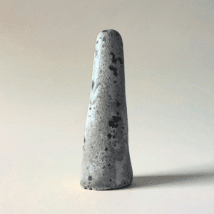 Ręcznie wykonany ceramiczny stojak na pierścionki, w kolorze szarym, idealny akcesorium do przechowywania pierścionków
