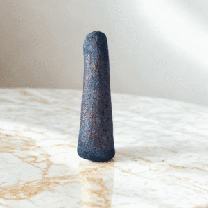 Ręcznie wykonany ceramiczny stojak na pierścionki, w kolorze granatowym, idealny akcesorium do przechowywania pierścionków